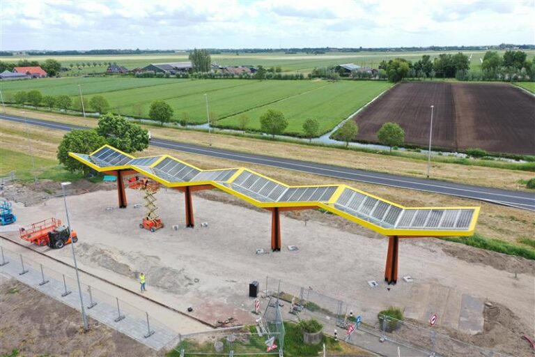 Fastned solar carport