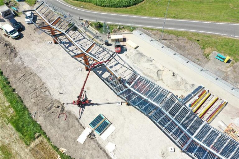 Aanbouw fastned station zonnepanelen